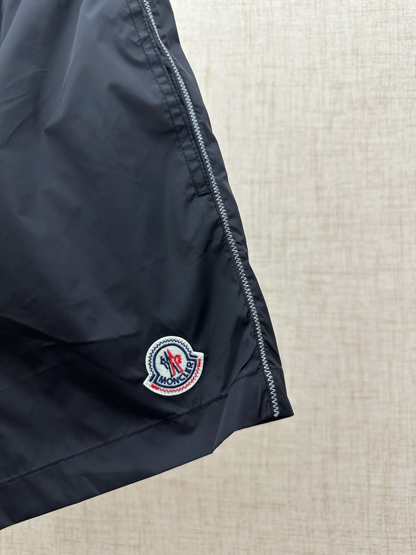 P163💰Moncler Yellow 2026ss 、 ， Yellow ， ， Classic Moncler ， + ， 、 ， + 。 ： ， ， ：100% ， 、 Breathable， ：100% ， ， ， Moncler 。（ 1.78/140 M ） Sizes：S、M、L、XL、